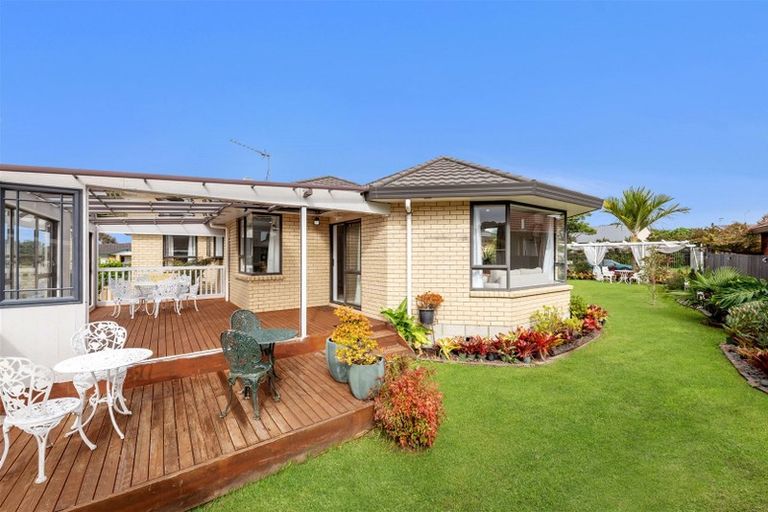 Photo of property in 14 Castlefinn Drive, Weymouth, Auckland, 2103