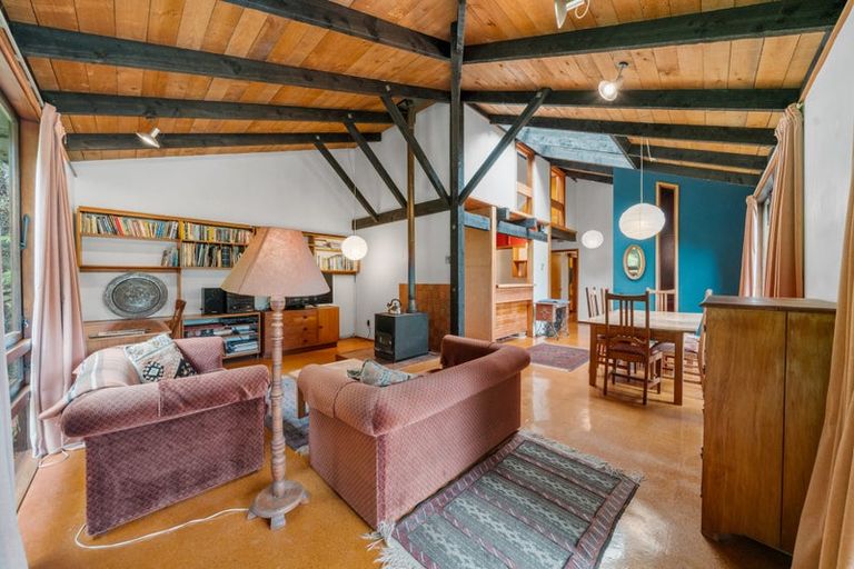 Photo of property in 99 Elmslie Road, Pinehaven, Upper Hutt, 5019