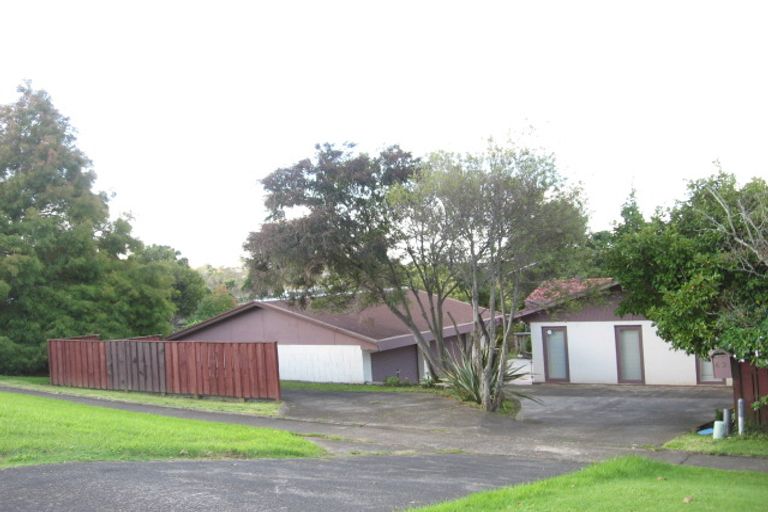 Photo of property in 62 Reeves Road, Pakuranga Heights, Auckland, 2010