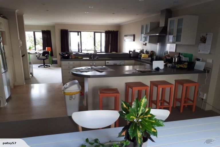 Photo of property in Te Kakariki Apartments, 2/2 Wellington Road, Paekakariki, 5034