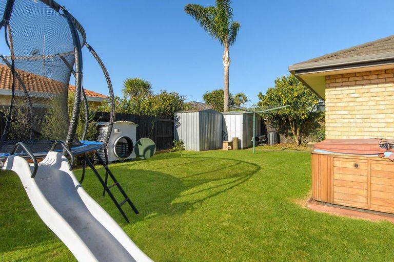 Photo of property in 17 Andalusian Place, Papamoa Beach, Papamoa, 3118