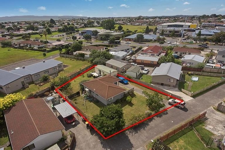 Photo of property in 14 Palmers Road, Clendon Park, Auckland, 2103