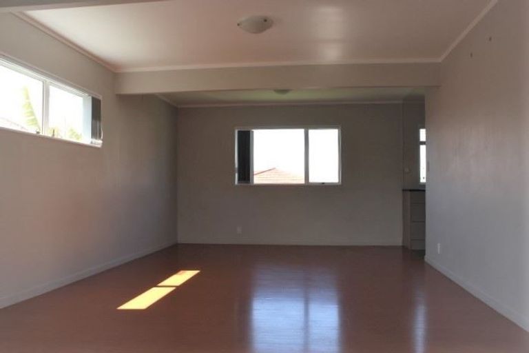 Photo of property in 2/10 Rewa Street, New Lynn, Auckland, 0600