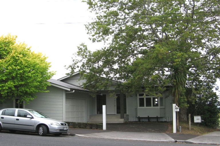 Photo of property in 171 Hinemoa Street, Birkenhead, Auckland, 0626