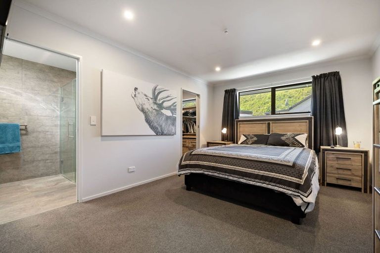 Photo of property in 2 Preston Drive, Arrowtown, 9302