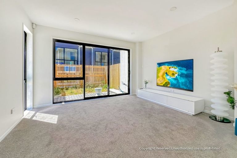 Photo of property in 1/267 Great North Road, Henderson, Auckland, 0612