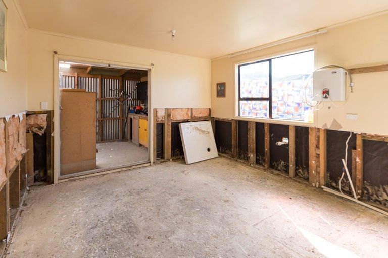 Photo of property in 15 Keppel Street, Porangahau, 4291