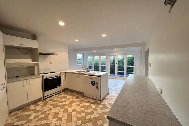 Photo of property in 16 Richards Avenue, Forrest Hill, Auckland, 0620