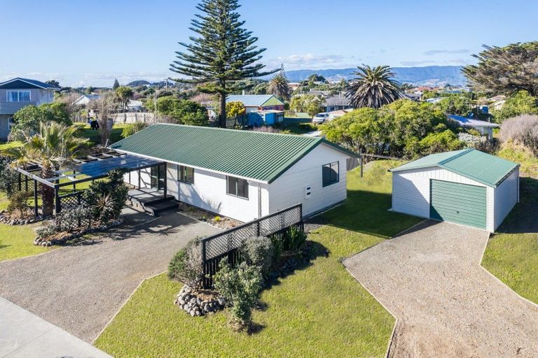 Photo of property in 16b Karaka Street, Otaki Beach, Otaki, 5512