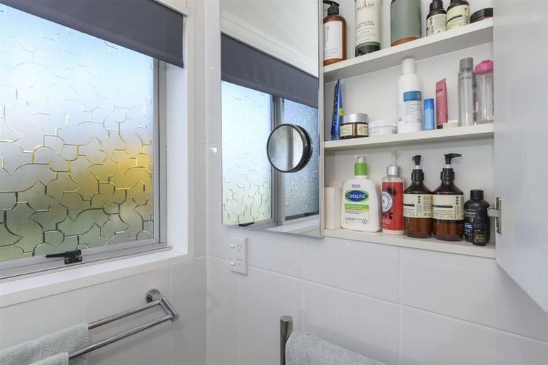 Photo of property in 2/27 Roys Road, Parkvale, Tauranga, 3112