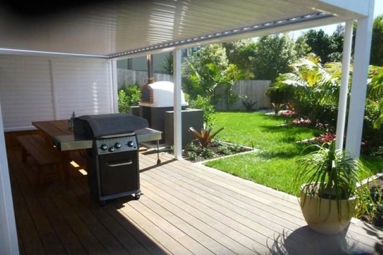 Photo of property in 24 Bevyn Street, Castor Bay, Auckland, 0620