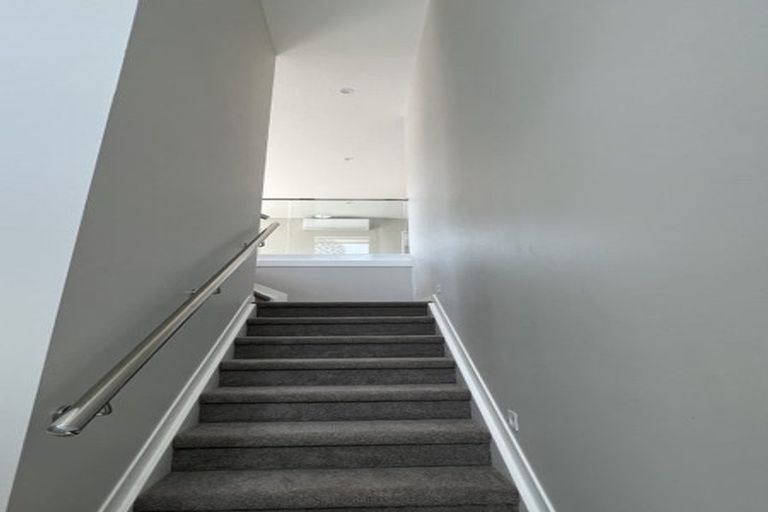 Photo of property in 12 Springhill Lane, Sunnyvale, Auckland, 0612