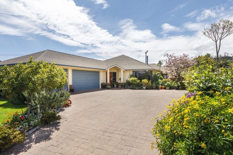 Photo of property in 64 Royal Oak Drive, Kelvin Grove, Palmerston North, 4414
