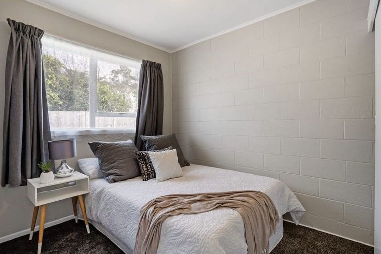 Photo of property in 3/68 Rua Road, Glen Eden, Auckland, 0602