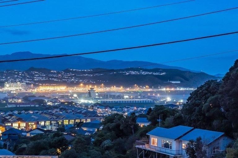 Photo of property in 92 Duncan Terrace, Kilbirnie, Wellington, 6022