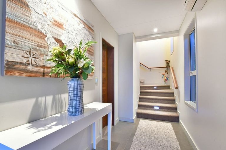 Photo of property in 83 William Bayes Place, Red Beach, 0932