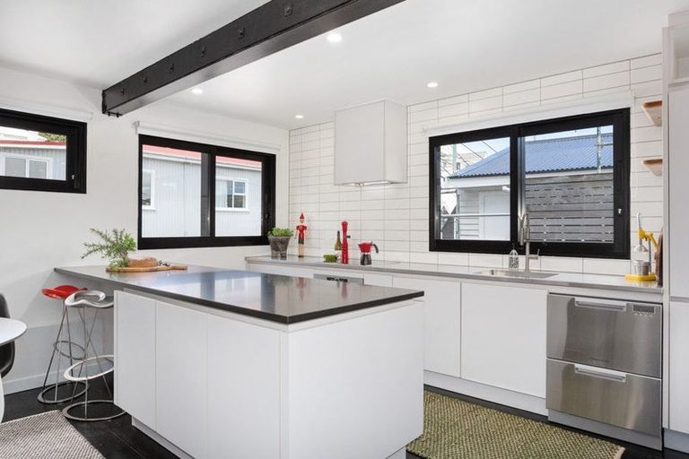 Photo of property in 1a Port Street, Mount Victoria, Wellington, 6011