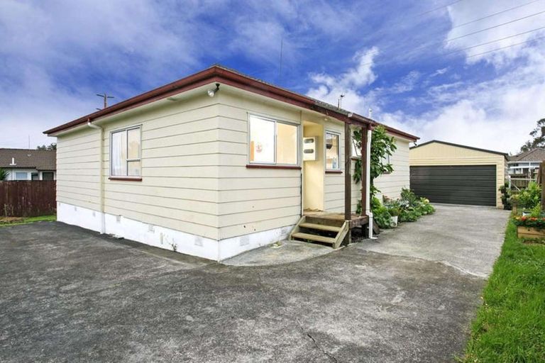 Photo of property in 37 Meadowood Drive, Unsworth Heights, Auckland, 0632