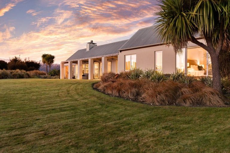 Photo of property in 24 Briar Bank Drive, Wanaka, 9305