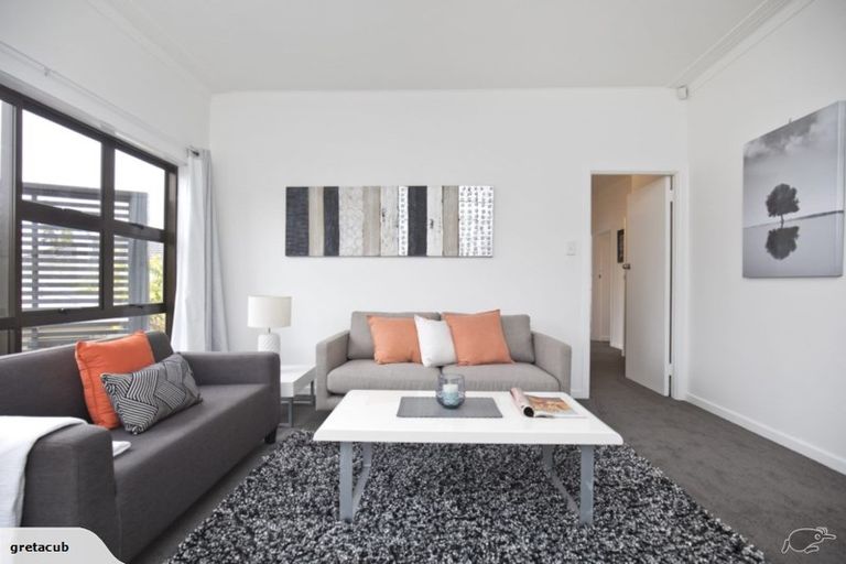 Photo of property in 2 Chalfont Street, Mangere East, Auckland, 2024