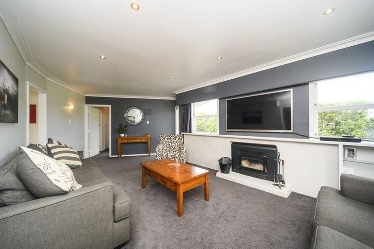 Photo of property in 18 Woburn Place, Takaro, Palmerston North, 4412