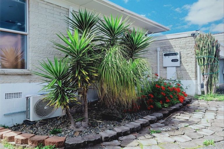 Photo of property in 1/166 Fisher Parade, Farm Cove, Auckland, 2012