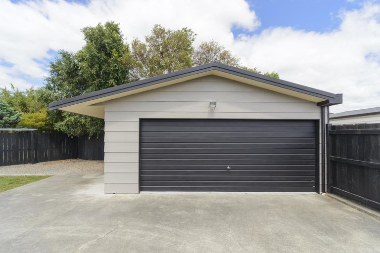 Photo of property in 73 Hillcrest Drive, Kelvin Grove, Palmerston North, 4414