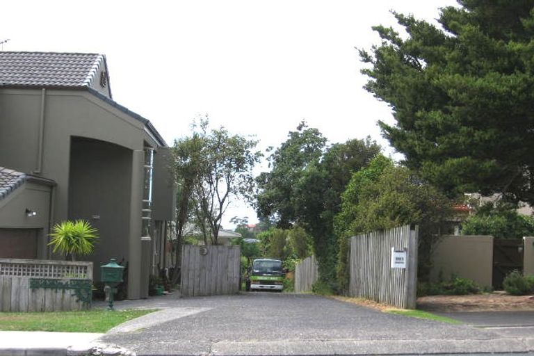Photo of property in 2/991 Beach Road, Torbay, Auckland, 0630