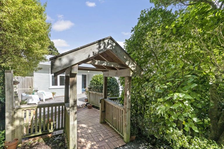 Photo of property in 16 Kowhai Street, Eastbourne, Lower Hutt, 5013