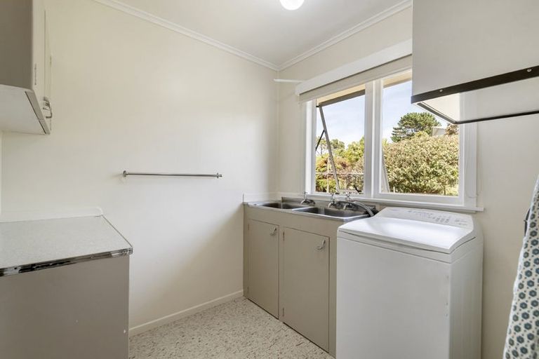Photo of property in 13 Windsor Place, Windsor Park, Auckland, 0630