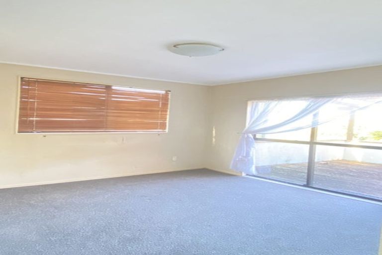 Photo of property in 689 Beach Road, Rothesay Bay, Auckland, 0630