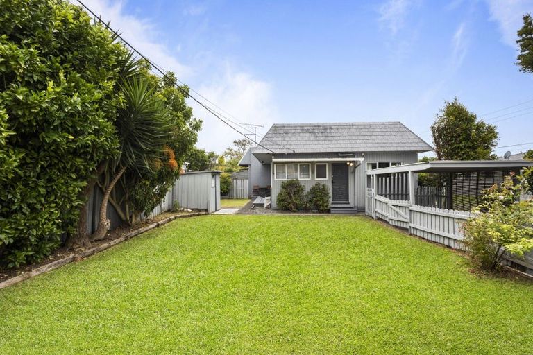 Photo of property in 1/2a Eskdale Road, Birkdale, Auckland, 0626