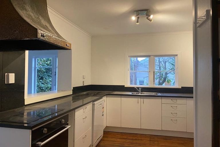 Photo of property in 10 View Road, Papakura, 2110