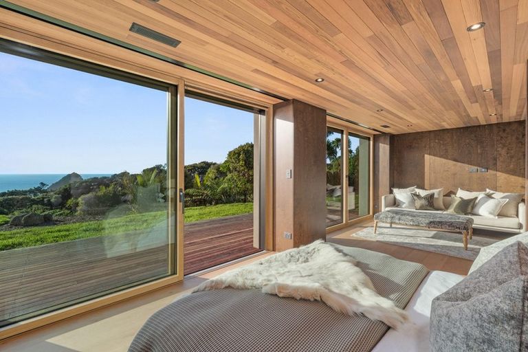 Photo of property in 124a Seaview Road, Piha, New Lynn, 0772