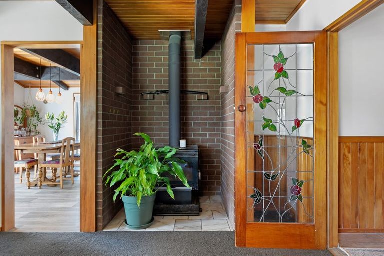 Photo of property in 18 Pyatt Place, Redwood, Christchurch, 8051