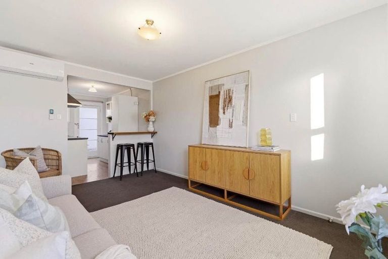 Photo of property in 2/22 Holly Road, St Albans, Christchurch, 8014