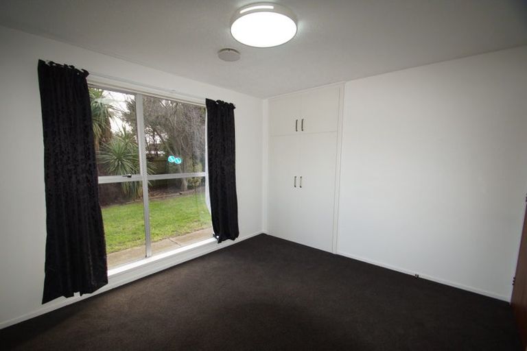 Photo of property in 6a Auburn Avenue, Upper Riccarton, Christchurch, 8041