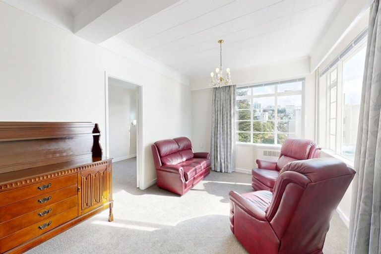 Photo of property in Wharenui Apartments, 274 Oriental Parade, Oriental Bay, Wellington, 6011