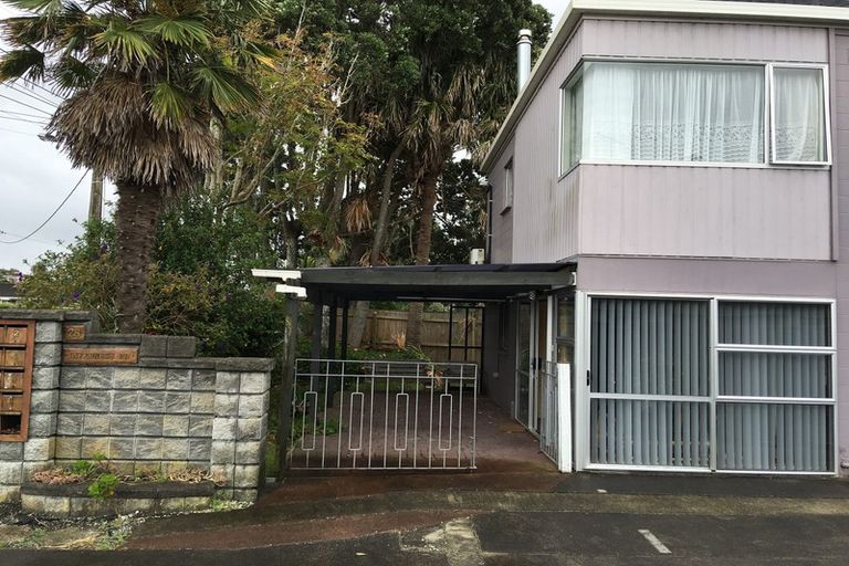 Photo of property in 1/25 Inverness Road, Browns Bay, Auckland, 0630