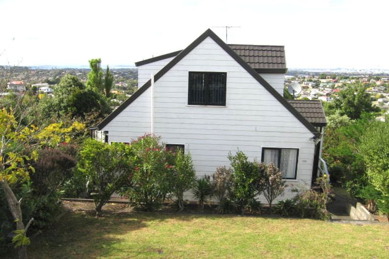 Photo of property in 135 Sunset Road, Totara Vale, Auckland, 0632