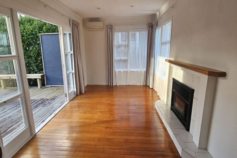 Photo of property in 17 Ellen Avenue, Hillcrest, Auckland, 0627
