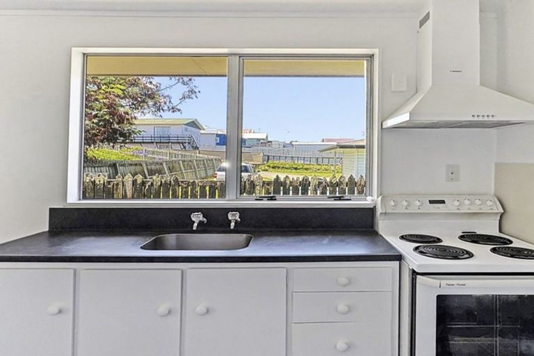 Photo of property in 28a Miro Street, Castlecliff, Whanganui, 4501