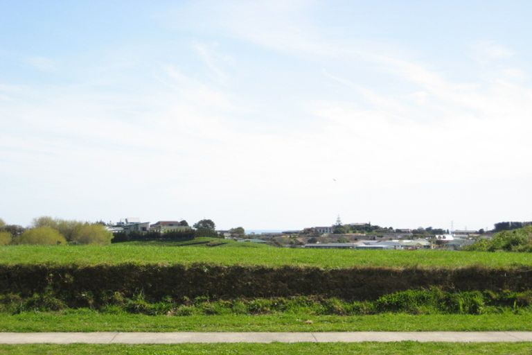 Photo of property in 39 Karamea Street, Whalers Gate, New Plymouth, 4310