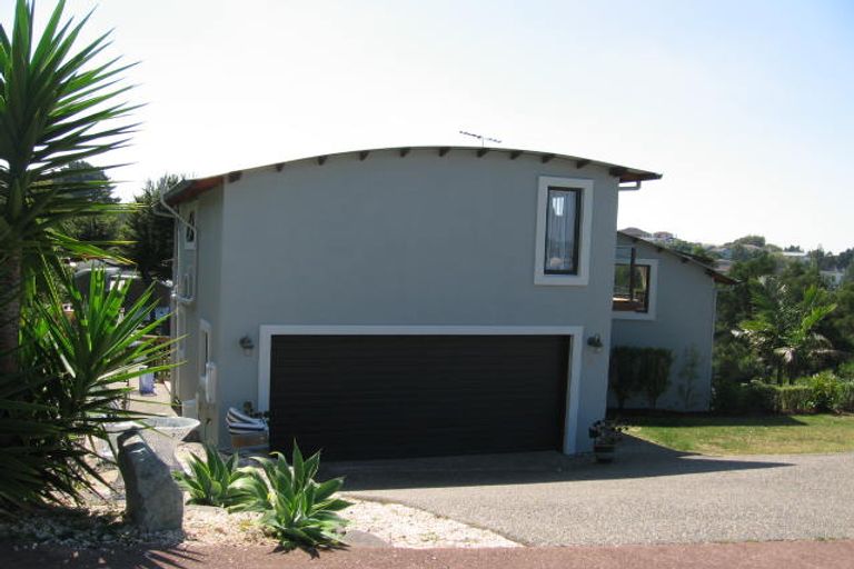 Photo of property in 817c East Coast Road, Northcross, Auckland, 0630