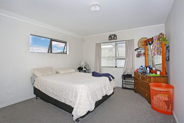 Photo of property in 17 Pukeroa Place, Papakura, 2110