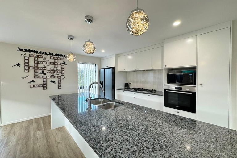 Photo of property in 8 Pakaraka Drive, Papakura, 2110