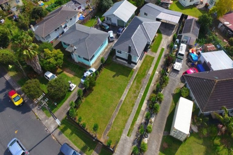 Photo of property in 8 Blake Road, Mangere East, Auckland, 2024