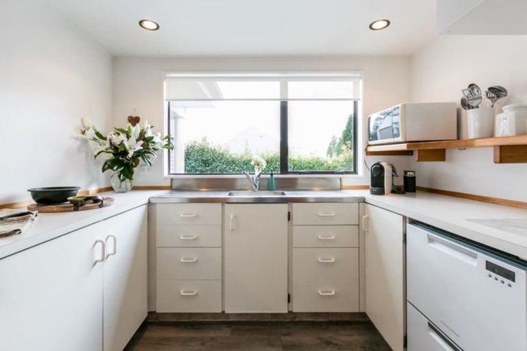 Photo of property in 10 Busby Hill, Havelock North, 4130