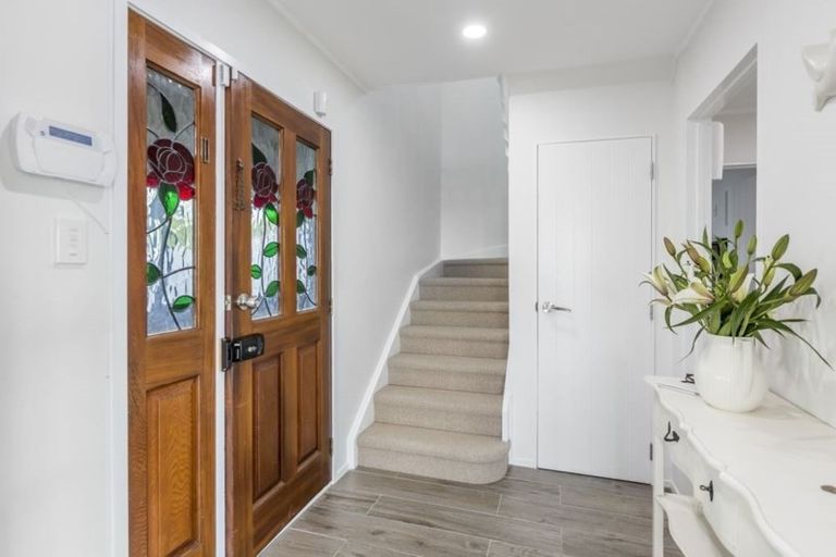 Photo of property in 52 Waiora Road, Stanmore Bay, Whangaparaoa, 0932