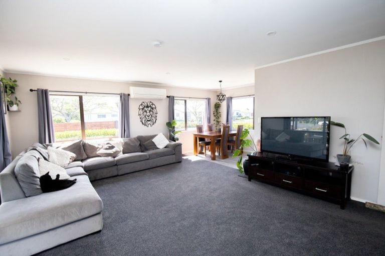 Photo of property in 28 Darlington Street, Ngatea, 3503